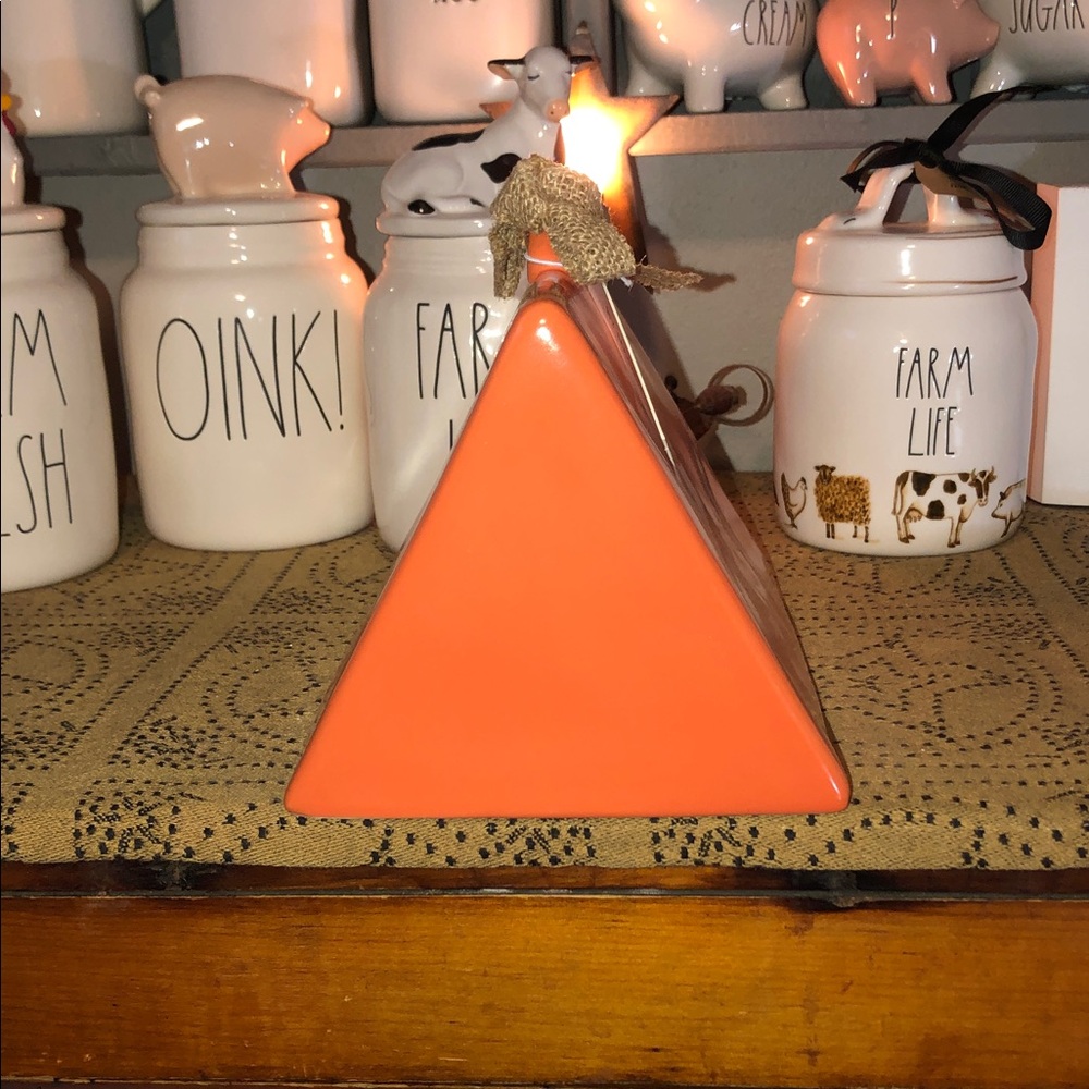 Rae Dunn HAPPY CAMPER Tent Shaped Birdhouse Orange - Picture 3 of 10